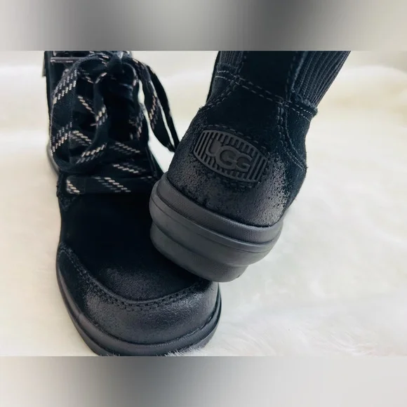 New! UGG® WOMENS HAPSBURG ANKLE SHORT Size